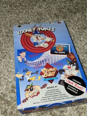 Warner Bros. Looney Tunes Comic Ball Series #1 Collectible Box - Blue & Red